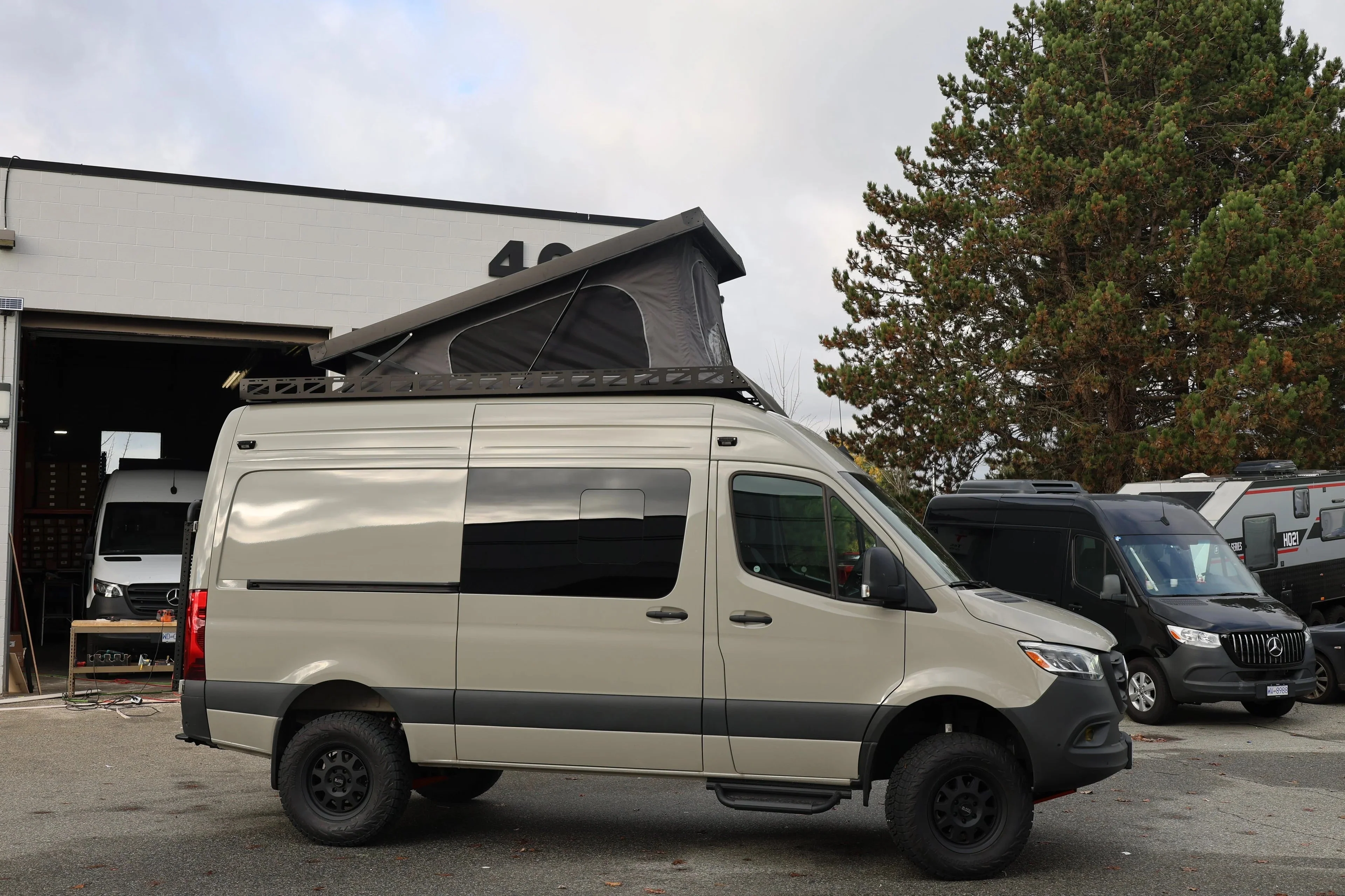 Tec Vanlife 2007+ Mercedes Sprinter Hexagon 3-Piece Running Boards - Image 13