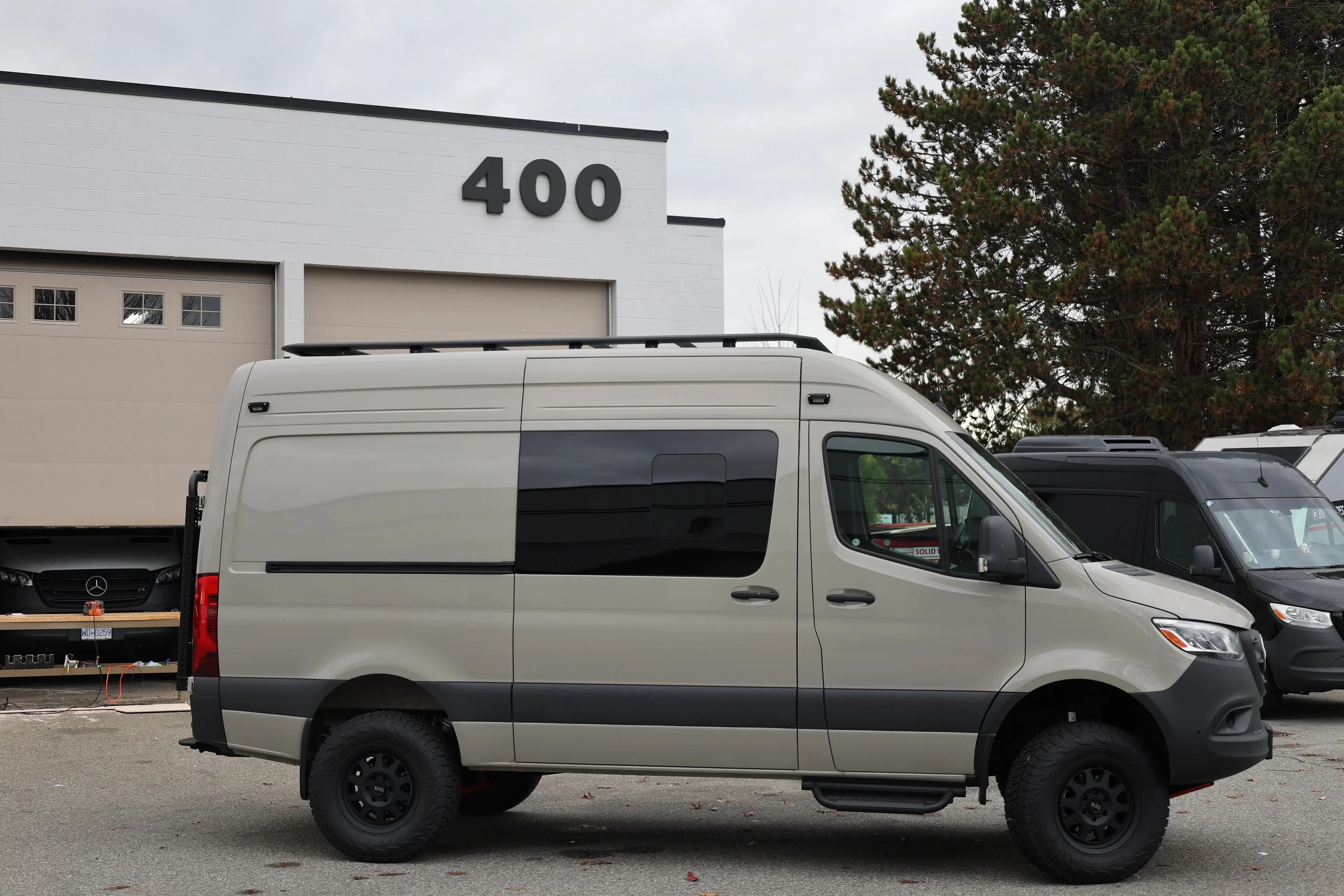 Tec Vanlife 2007+ Mercedes Sprinter Hexagon 3-Piece Running Boards - Image 16